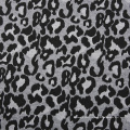 Textiles personnalisés tissu et textiles pour vêtements Rayon Yarn teints minuscules léopard jacquard jersey tissu tricot tricot OEM accepter